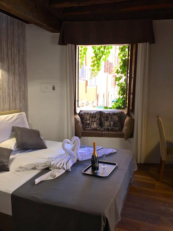 Do-Do Navona Suites Roma Camera foto
