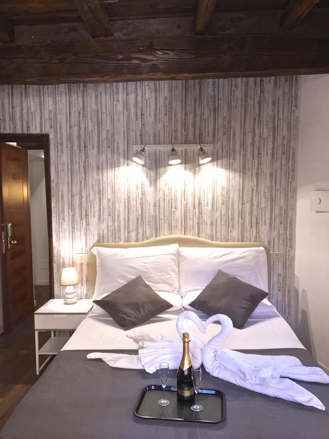 Do-Do Navona Suites Roma Camera foto